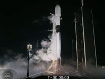 SpaceX火箭搭载美国登月航天器发射升空